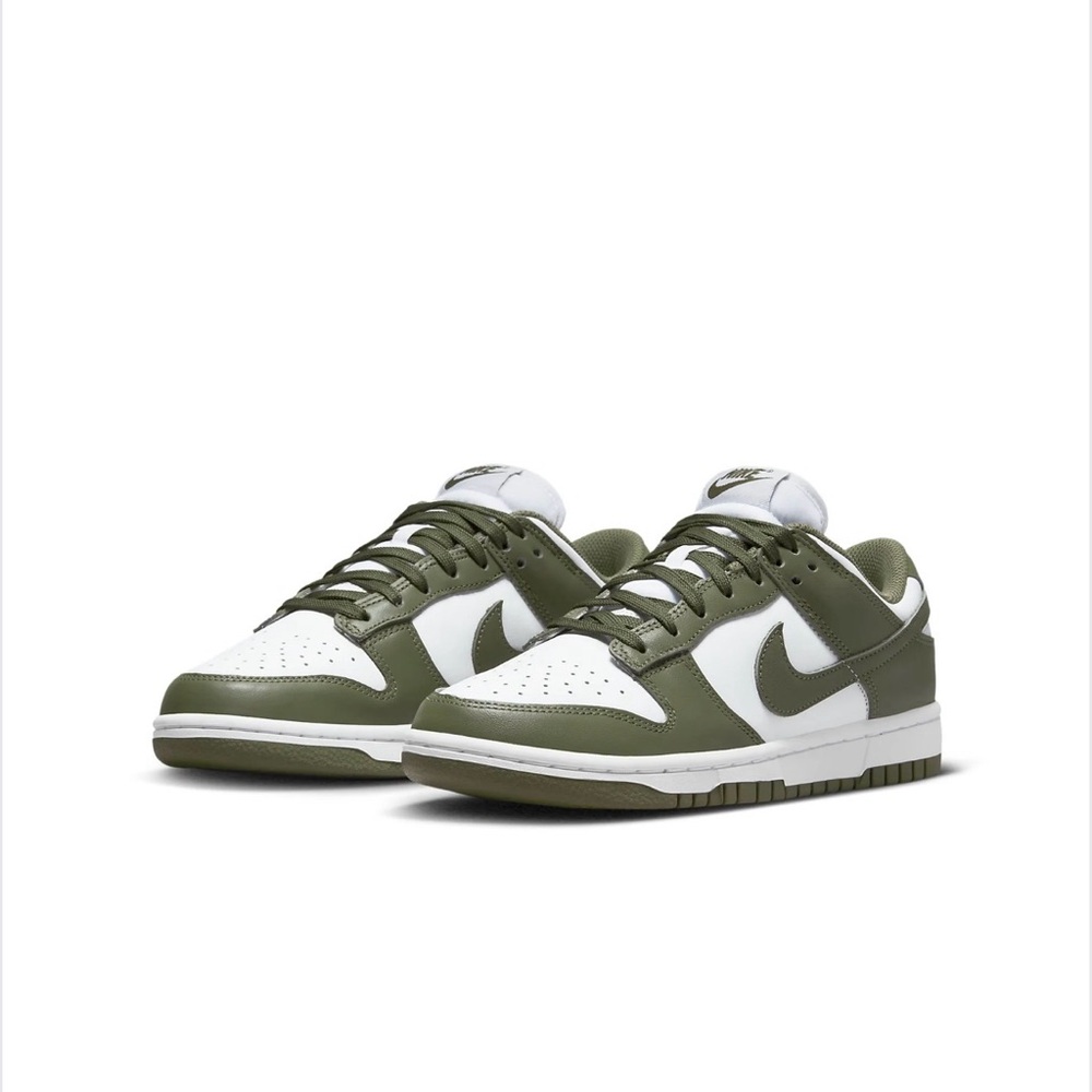 Nike Dunk Low ‘Medium Olive’ – Like New! ✨
